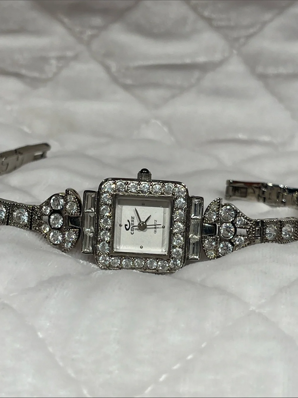 Vintage cache watch  Silvertone with rhinestones